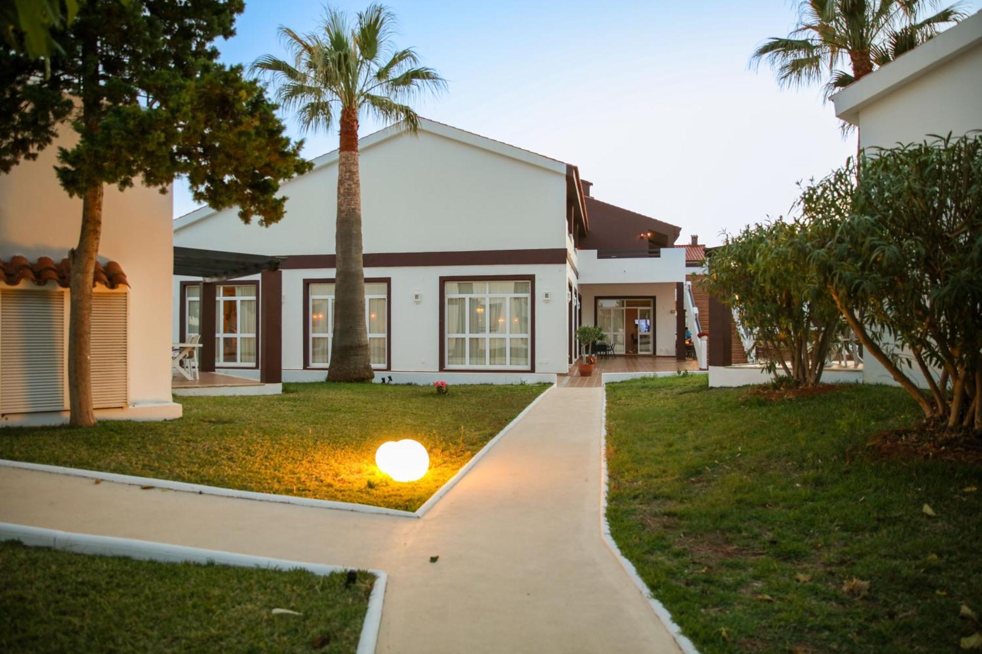 كالا ان بوسش Nuramar Aparthotel المظهر الخارجي الصورة